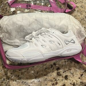 Nfinity Halo white cheer sneakers